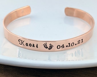 Mothers Bracelet, Personalized Baby Feet Cuff Bracelet, New Mommy Bracelet, New Mom Jewelry, Birth date Jewelry, Baby Feet Bracelet
