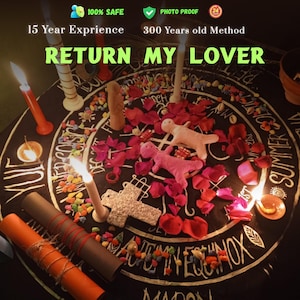 Puede incluir: Una escena ritual con velas, pétalos de rosa y figuras dispuestas sobre una superficie negra. El texto "RETURN MY LOVER" se muestra de forma destacada. Otros textos incluyen "100% SAFE", "PHOTO PROOF" y "15 Year Experience".
