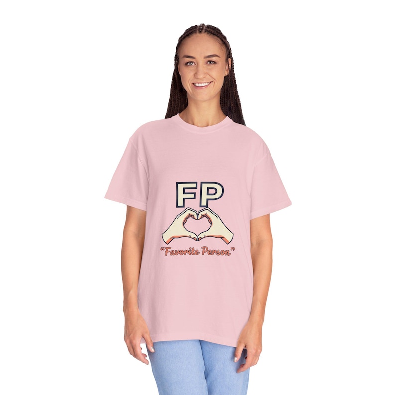 FP ハート ハンズ フェイバリット パーソン Tシャツ | ハンド ハート グラフィック Tシャツ 画像 5