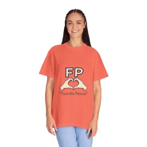 FP ハート ハンズ フェイバリット パーソン Tシャツ | ハンド ハート グラフィック Tシャツ 画像 13