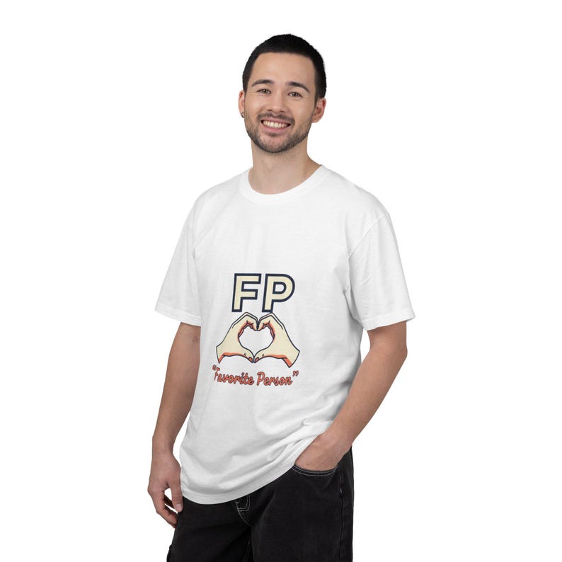 FP ハート ハンズ フェイバリット パーソン Tシャツ | ハンド ハート グラフィック Tシャツ 画像 4