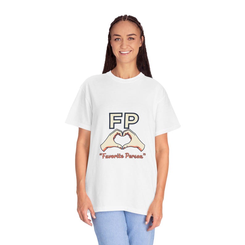 FP ハート ハンズ フェイバリット パーソン Tシャツ | ハンド ハート グラフィック Tシャツ 画像 7