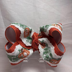 Pumpkin Specialty Lace Boutique Schleife