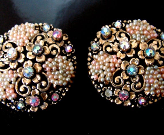 Rare Signed FEATHERWEIGHT Celluloid Cluster Earri… - image 1