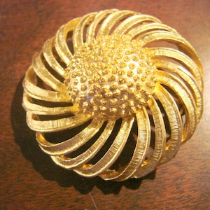 BSK Gold Tone Sun Flower Brooch Pin, Designer Signed, Modernist Vintage Jewelry (A207)