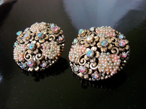 Rare Signed FEATHERWEIGHT Celluloid Cluster Earri… - image 3