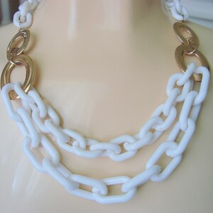 Chunky Weiß Lucite Gold Ton Kette Bib Halskette, Statement Halskette, Vintage Schmuck (A102)