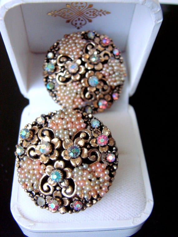 Rare Signed FEATHERWEIGHT Celluloid Cluster Earri… - image 4