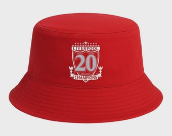 Gorro tipo pescador rojo del Liverpool con el logo del Liverpool 20 Champions. Merchandising para aficionados al fútbol.