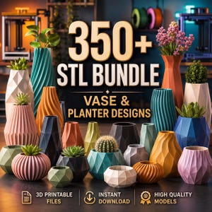 Op de afbeelding: Een verzameling kleurrijke 3D-geprinte vazen en plantenbakken, met diverse geometrische en organische ontwerpen. De afbeelding bevat de tekst "350+ STL BUNDLE VASE & PLANTER DESIGNS" en pictogrammen voor 3D-printbare bestanden, direct downloaden en hoogwaardige modellen.
