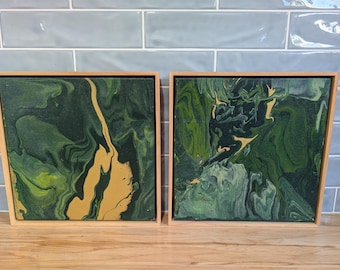 抽象的なグリーンとゴールドのウォールアート2枚セット（33 x 33 cm）｜額装済みアクリル流し込み絵画｜モダンで素朴なインテリア｜オリジナル作品