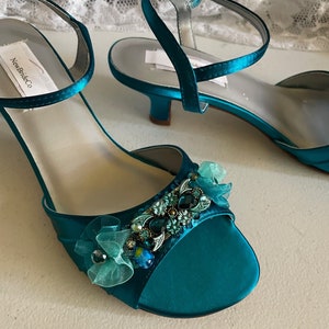 Peacock Wedding Shoes 1 3/4'' heel lace beads and Crystals,Open Toe Teal Shoes short heel,Teal Blue Satin Short Heels,