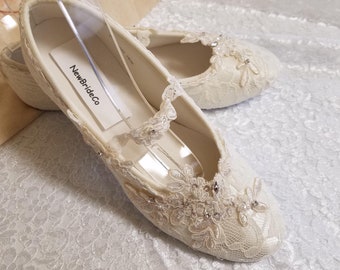 Off-white or Ivory Lace Wedding Flats Shoe Vintage inspired,Old Hollywood flat shoes, Art Devo Nouveau flats,OFFWHITE flat shoes Renaissance