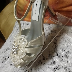 Size 8 Ivory T-strap Shoes mid heels Vintage style 40s Ivory Ready to ship, Strappy Peep Toe Heels, Great Gatsby Style, Old Hollywood