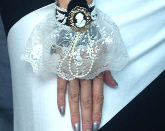 Schwarzes Manschetten Armband Viktorianischer Stil Elfenbein Spitze und Kamee, Edwardian, Goth Armband, Accessoire, Samt, Jugendstil, Steampunk, Cosplay, Gothic