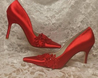 Zapatos de boda de satén rojo talla 6 1/2, tacones sexys, listos para enviar, tacones de punta cerrada de 3 1/2", zapatos de punta puntiaguda, satén carmesí, boda roja, vacaciones