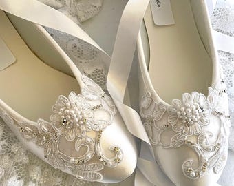 Off White Wedding Flats, IVORY Satin Flat Shoes with Lace and pearls, WHITE Lace Up Ribbon Ballet Style Slipper, Comfortable Wedding Shoes.
