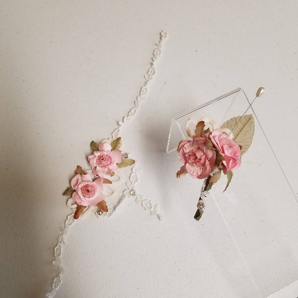 Ensemble bracelet rose et boutonnière de la mariée, fleurs en papier, dentelle vintage, bracelet dentelle fait main, fantaisiste, romantique, tea party dans le jardin, accessoire