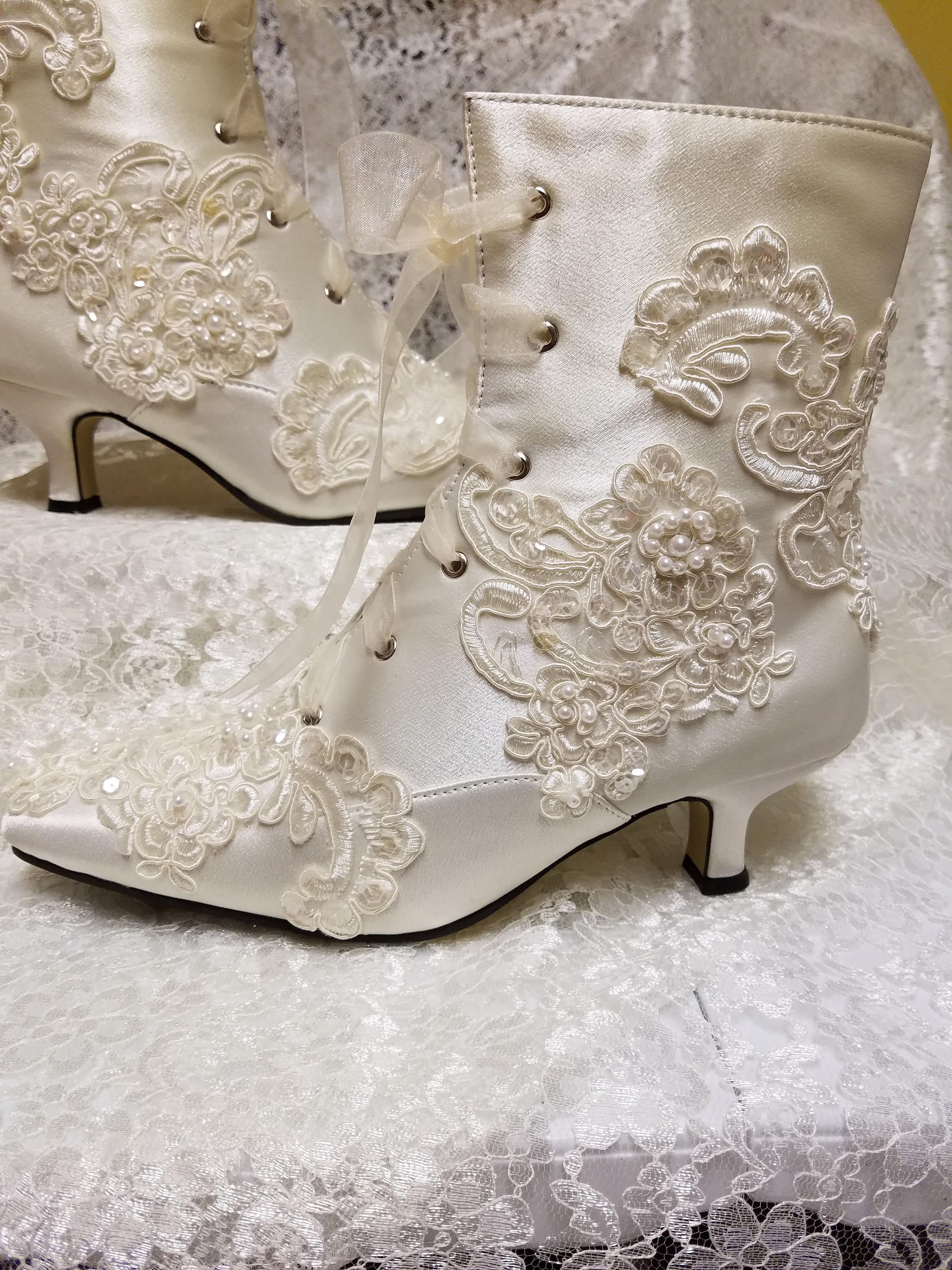 Size 7 1 2 8 Victorian Wedding BOOTS Retro Ivory Satin Lace