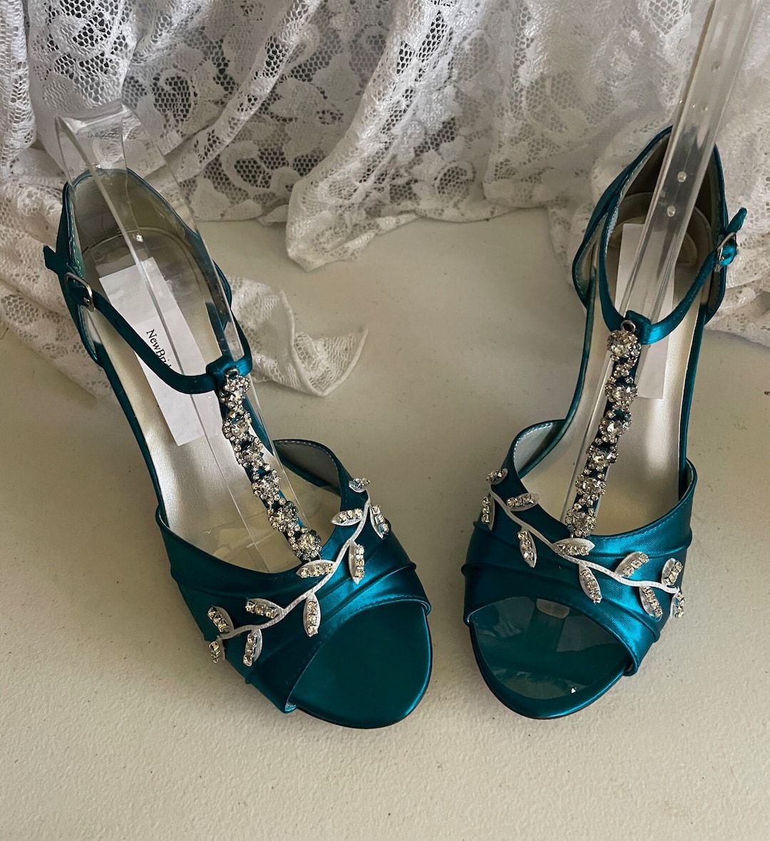 teal dress silver shoes What Color Shoes to Wear with a Teal Dress