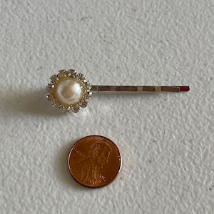Silver Crystal pearl Hair Bobbie pin,Bridal pearl hair embellishment,Bridesmaids hair clips,Pearl Center pin w Rhinestones,Hair Accessory