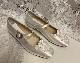 Girls Communion Shoes Lace Appliqué With Pearls, Flower Girls - Main Image