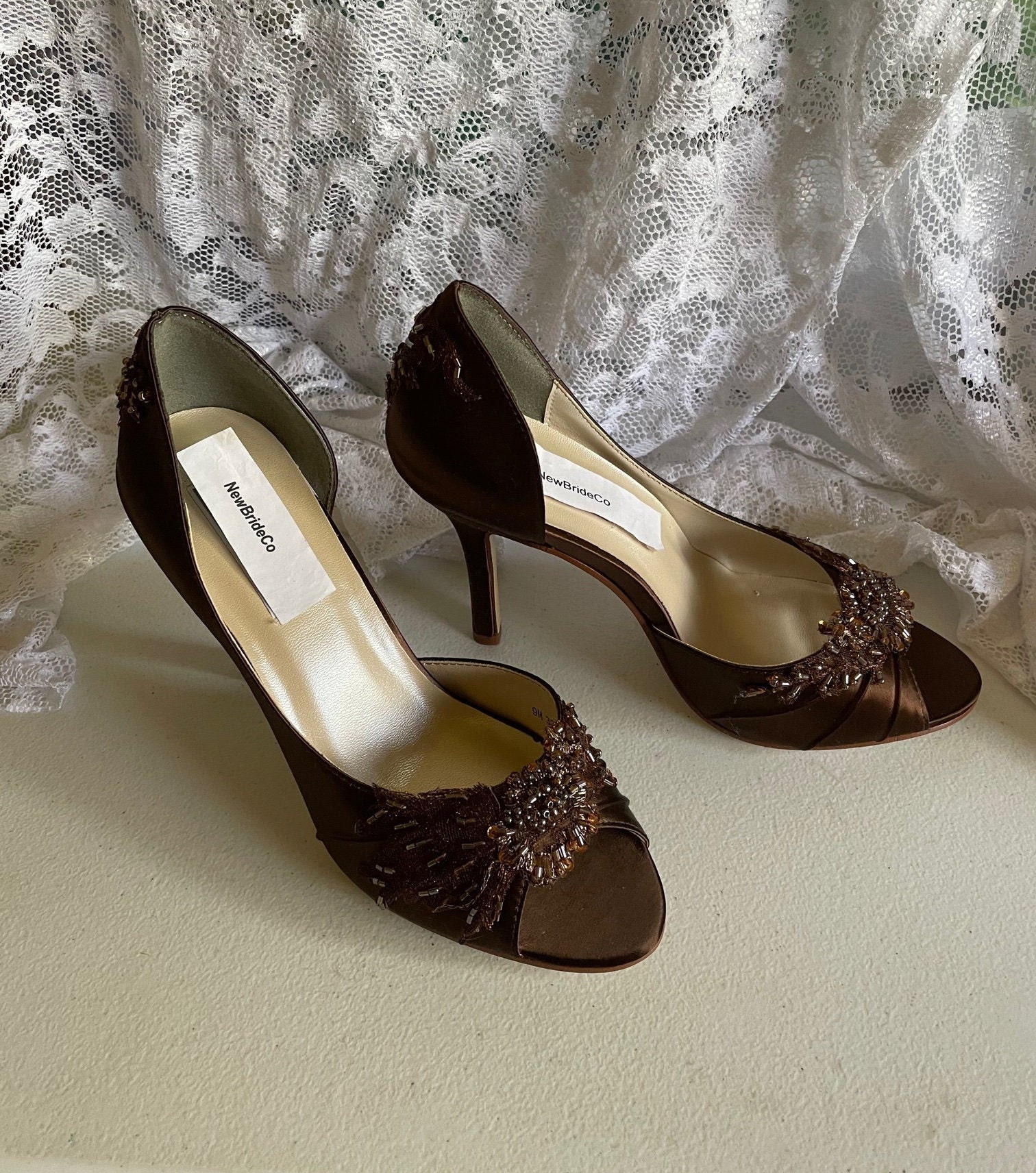 Pointed high heels, women's thick heels, French wedding shoes, Heel Sandal,  Ladies Heel Sandal, Women Heel Sandal, ऊंची हील वाली सैंडल, हाई हील सैंडल -  Two Five Ten, Bhawanigarh | ID: 2853235434273