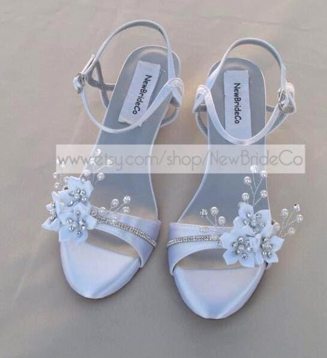 Scarpe da sposa con zeppa bassa, tacco da pollice, fiori e cristalli