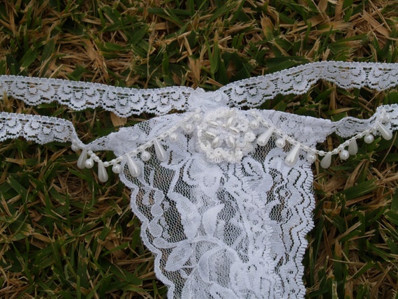 WHITE LACE THONG