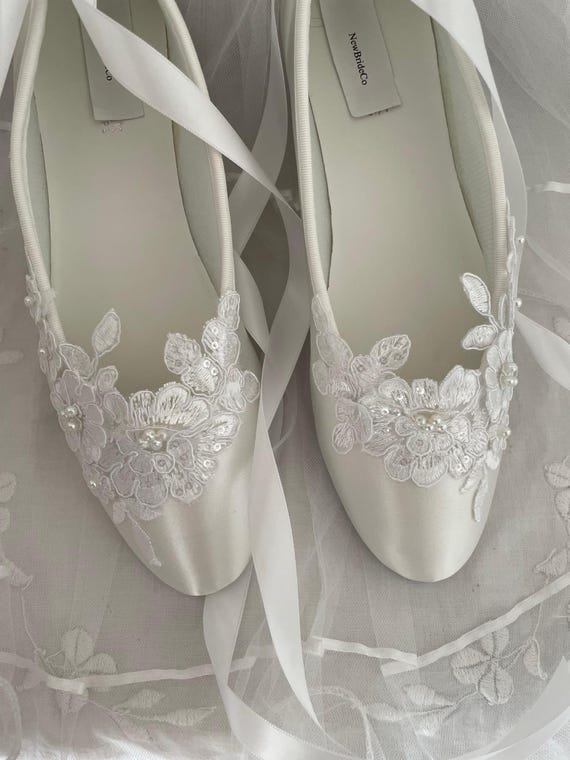 Off White Wedding Flats, IVORY Satin Flat Shoes with Lace and pearls, WHITE Lace Up Ribbon Ballet Style Slipper, Comfortable Wedding Shoes.