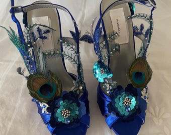 Talla 5.5. Listos para enviar. Tacones azul rey: detalles en verde azulado, pluma de pavo real, edición especial (talla 5.5), pieza única.