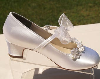 Girls Communion Shoes beaded Flowers appliques, white ivory plus more colors shoes - flower girls shoes, low heel, Pageant Wear, First Dance