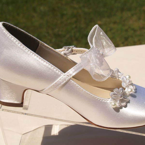 Chaussures de communion pour filles appliques de fleurs perlées, ivoire blanc et chaussures plus de couleurs - chaussures de filles de fleurs, talon bas, vêtements de concours, première danse