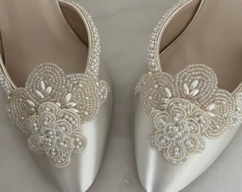 Off-white/Ivory Size: 10.5 ready to ship Wedding Shoes closed toes Satin with beads and pearls shoes style Great Gatsby or Old Hollywood