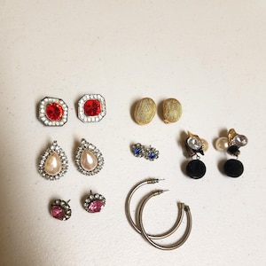 Vintage 80s jewelry lot of 7 pairs of earrings look at all the pictures
