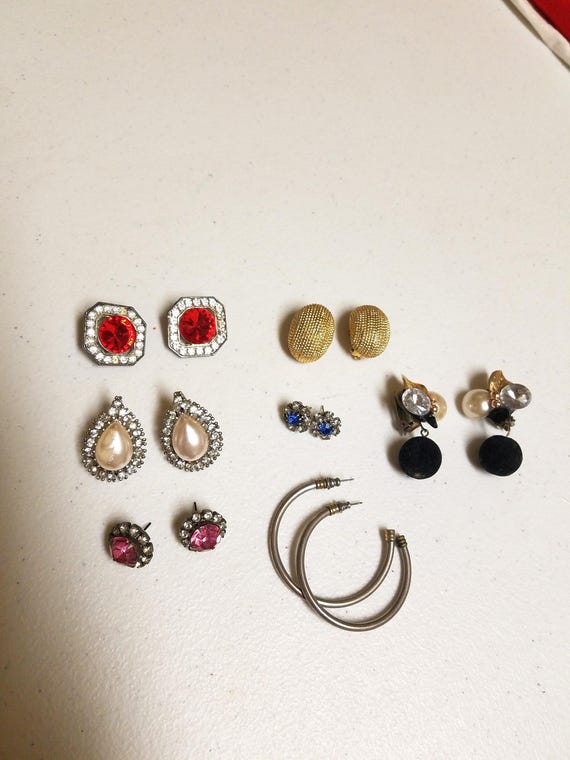 Vintage 80s jewelry lot of 7 pairs of earrings look at all the pictures
