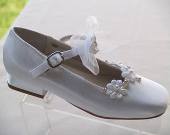 Girls Communion Shoe beaded Flower,3/4" heel white ivory plus more colors shoes,flower girls shoes,half inch heel, Pageant Wear, First Dance