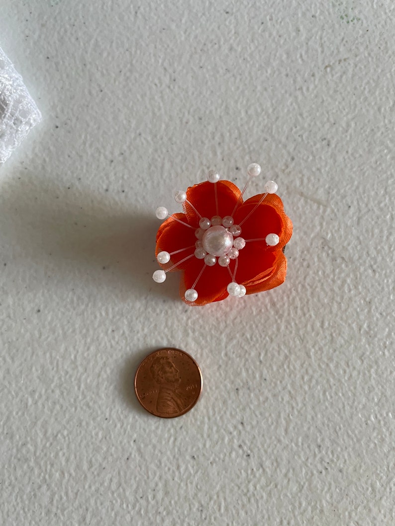 2 pinces à cheveux orange fleurs de demoiselle dhonneur, fleur de demoiselle dhonneur orange, cheveux petite fleur doranger, accessoire de cheveux de fille de fleur, vêtements de croisière, orange brûlé image 2