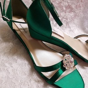 dark green dress sandals Leather Sandals with Green Dress Outfits (19 ideas & outfits)