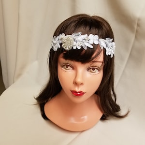 Witte bruids hoofdband moderne stijl, decoratieve hoofdband kant, Great Gatsby-hoofdband haarstukje vastgebonden, art nouveous