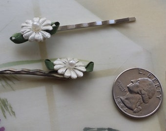 Tiny Flower hair pin White Ivory - handmade hair tiny flower, wedding, first communion, confirmation, flower girl, hair pin, small flower