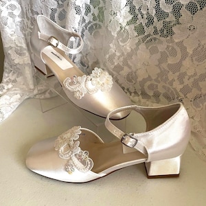 Communion beaded Shoes Ivory & OffWhite colors,Shoes Ivory Flower Girls,Offwhite Satin shoes 1&quot; heel Girls OffWhite Ivory,Pageant girls shoe