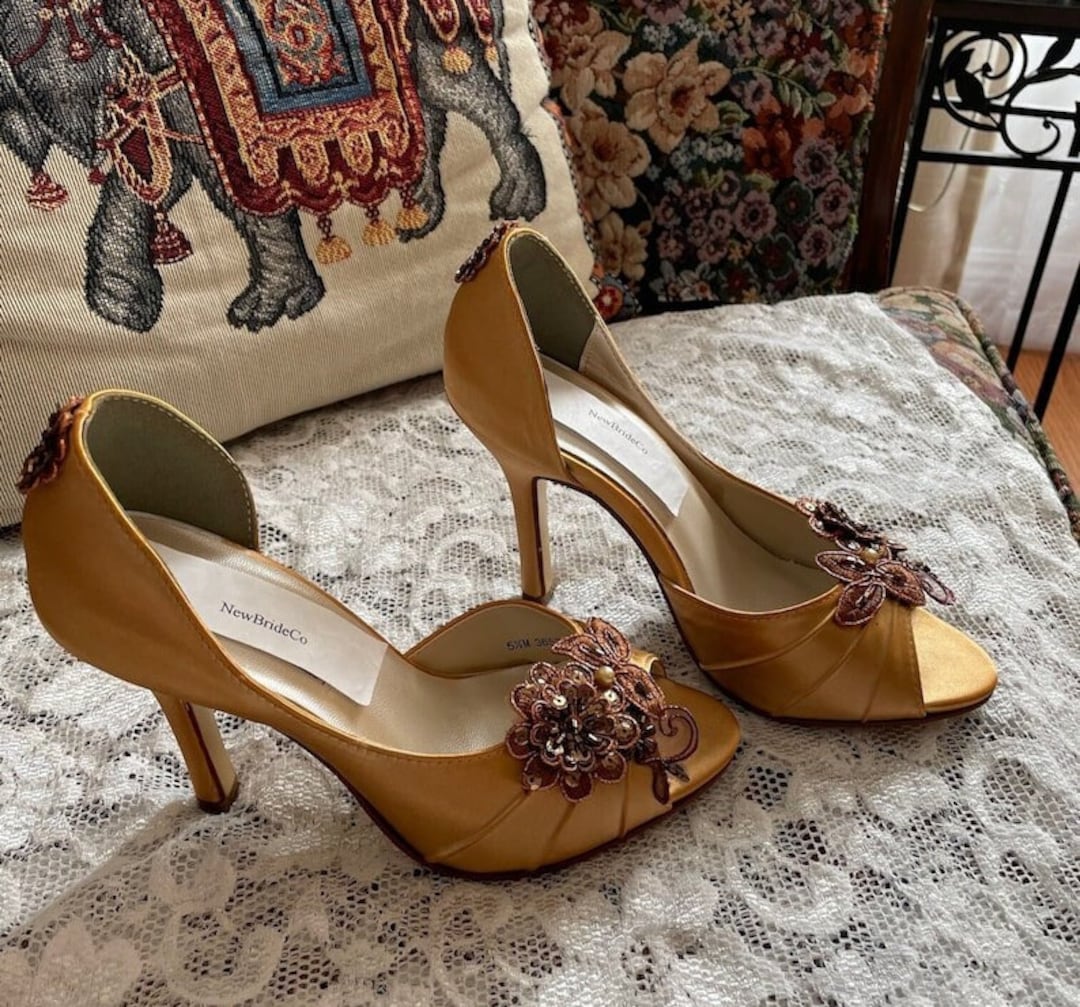 US Size and Bronze Heels Lace Flower Brooch, Bronze Copper