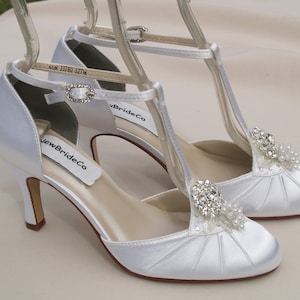 Wedding Shoes mid heels Modern style, Rounded Toe T Strap Satin Pumps, Closed Toe Heels, Old Hollywood, Great Gatsby Style, Retro
