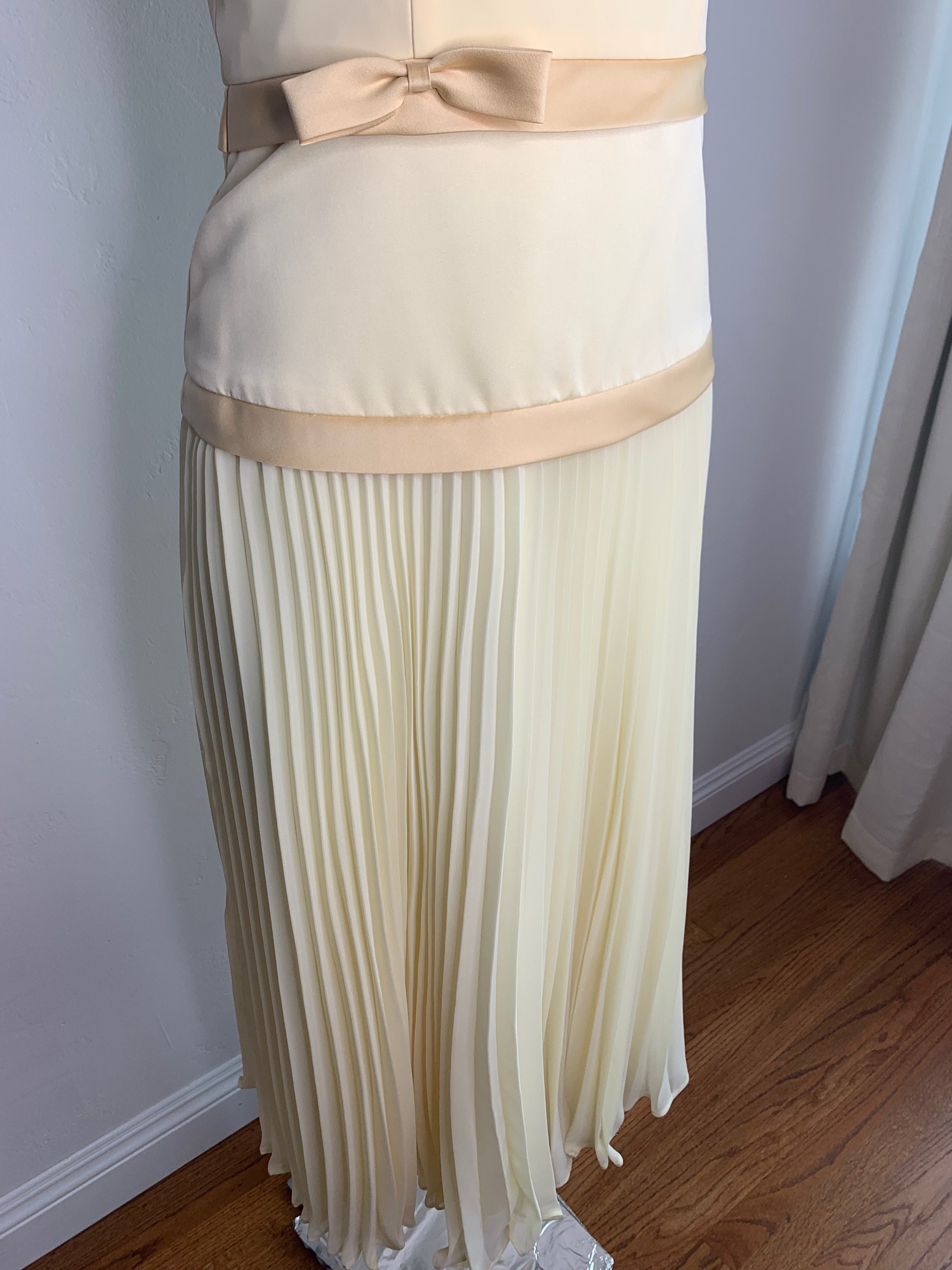 Butter Yellow Chiffon Sweetheart Short Formal Dress Size 6 by Forever ...