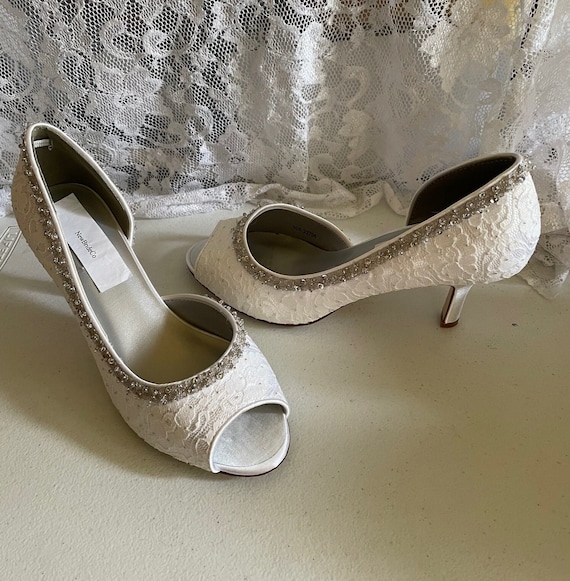 Jimmy Choo White Canvas Oversized Bow Pumps Size 41 Jimmy Choo | TLC