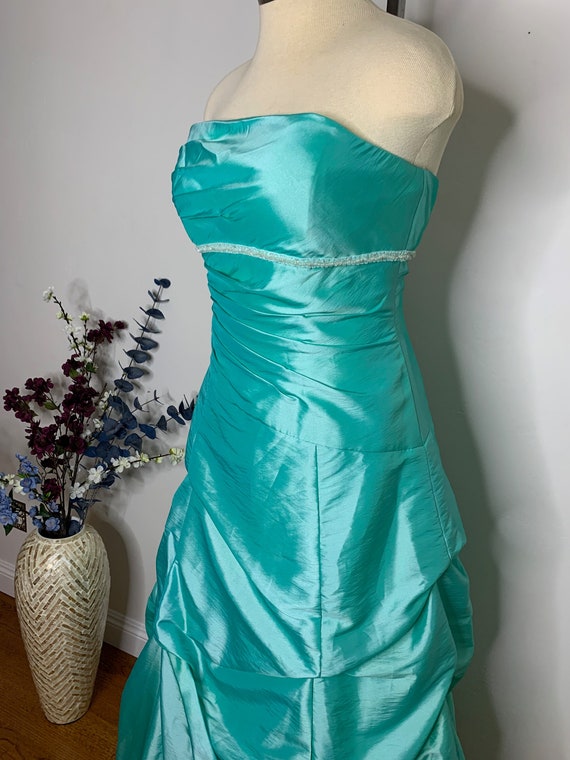fcity.in - Staring Aqua Green Colored Partywear Embroidered Georgette Gown /