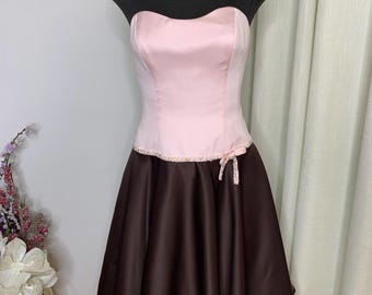 Vestido corto vintage de satén sin tirantes en color rosa y marrón: falda en forma de A, tallas 4 y 6.