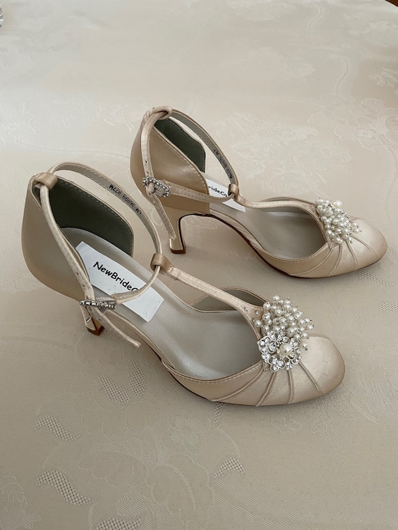 Champagne Wedding Shoes mid heel Vintage style 40s round toe ankle T strap closed toes shoes Great Gatsby shoes Shoes Old Hollywood 30s 40s