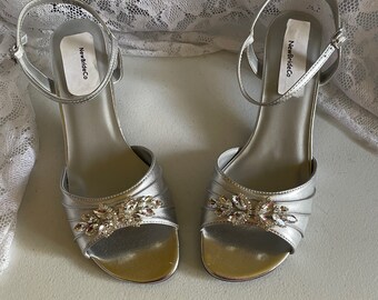 size 12w pumps